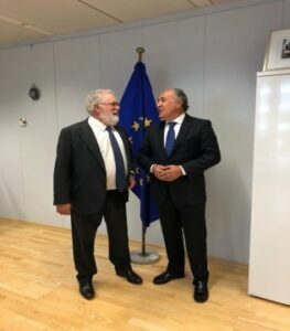 Landaluce mantiene un encuentro con Miguel Arias Cañete de cara a mejoras en alumbrado energético en la ciudad