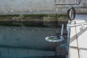 Comienzan a probar el primer recogedor de basura flotante de Gibraltar