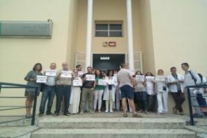 Personal del Centro de Salud Norte de Algeciras se concentra contra las agresiones