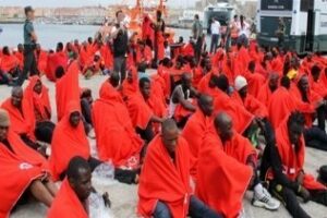 Salvamento Marítimo rescata este jueves a 377 inmigrantes en 11 pateras en el Estrecho