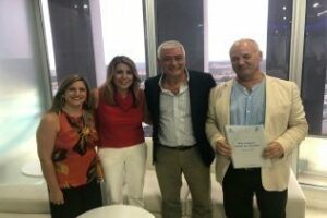 Colectivos antidroga entregan a Susana Díaz el plan integral contra el narcotráfico