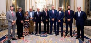 Borrell aclara a los alcaldes que la negociación del Brexit no va de soberanía sino de temas prácticos