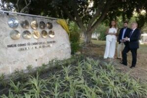 El pabellón municipal Ciudad de Algeciras pasa a llamarse pabellón Doctor Juan Carlos Mateo