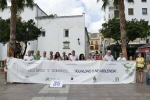 La Plaza Alta acoge la concentración de Victoria Kent contra la violencia de género