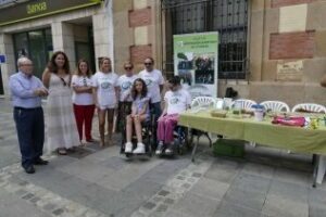 La asociación gaditana Ágata celebra el Día Internacional de la Ataxia en la calle Convento