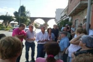 Lozano solicita con los vecinos del Cobre de mejoras en el servicio de autobuses urbanos