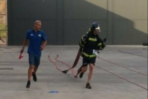 El parque de Algeciras acoge las pruebas de Superbombero de los Juegos de Policía y Bomberos