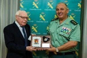 La Comandancia rinde un homenaje a los guardias civiles veteranos con motivo del Pilar