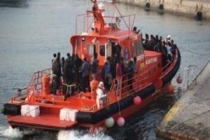Rescatan a 192 inmigrantes de siete pateras en aguas del Estrecho