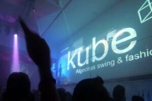 La asociación de vecinos del centro Descanso Nocturno se reúne con empresarios de la noche