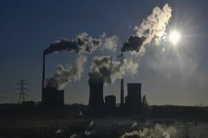 Una válvula revienta en la cara de un trabajador en la central térmica de Los Barrios