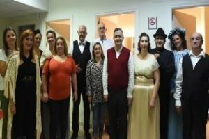 El grupo de teatro La Perseverancia pone en escena La importancia de llamarse Ernesto