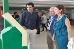 El Consorcio de Transportes instala una máquina de autoventa en la Escuela Politécnica