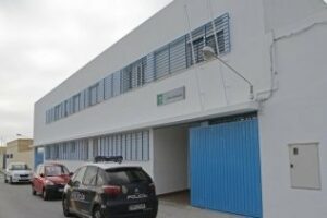 Los trabajadores del centro de menores de La Línea convocan huelga por su masificación