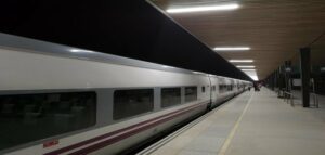 El tren Madrid-Algeciras vuelve a dejar tirados a sus pasajeros y se queda averiado en Guadacorte
