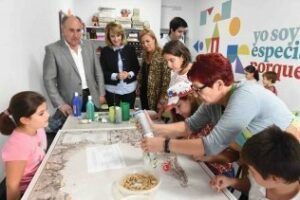 El taller Cartografía: la piel de las ciudades acerca esta ciencia a los más pequeños en el Museo