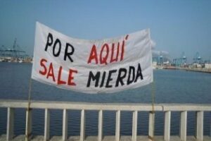 IU denuncia la persistencia de los malos olores a pesar de que se de por acabada la obra