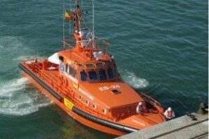 Dos niños fallecen en el mar de Alborán en una jornada con casi 500 inmigrantes rescatados