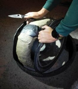 La Guardia Civil interviene 43 kilos de hachís en el doble fondo de un vehículo en Tarifa