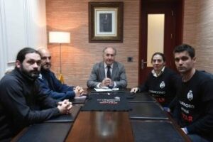 Funcionarios de prisiones piden a Landaluce que medie por un conflicto heredado del PP