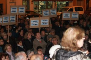 Vecinos de La Línea se concentran para que su futuro "no dependa de Gibraltar ni de la economía sumergida"