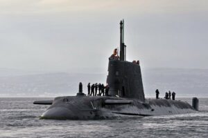 Atraca en Gibraltar el submarino nuclear 'HMS Astute'