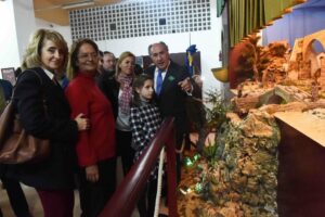 La asociación Oro, Incienso y Mirra inaugura su belén monumental en el mercado Hotel Garrido