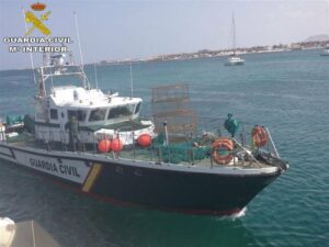 Detenidos cuatro hombres acusados de transportar inmigrantes a la costa