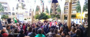 Más de 200 personas se concentran contra VOX en la Plaza Alta