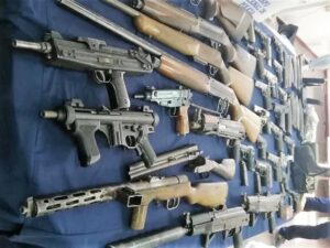 Descubren un arsenal en una casa abandonada en San Roque