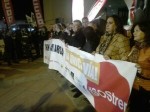 Unas 400 de personas se manifiestan en la estación de Algeciras por "un tren digno" en el Campo de Gibraltar