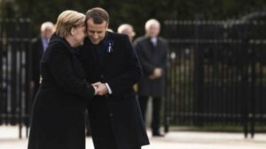 Merkel y Macron no están por renegociar el brexit