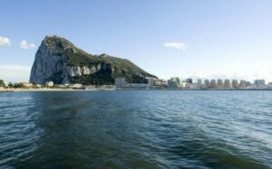 El Gobierno dice que Gibraltar interceptó a un buque en aguas españolas y no descarta una protesta
