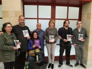 Pintor presenta la revista cultural MAB a beneficio de ADEM-CG