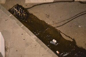 Los vecinos del centro de Algeciras vuelven a denunciar la situación que viven cada fin de semana