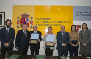 Los graduados sociales homenajean a funcionarios de la Seguridad Social en su 40 Aniversario