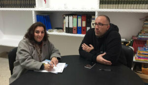 El Ayuntamiento se compromete a instalar un parque infantil en la plaza de Grecia