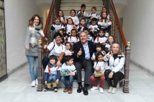 Los alumnos del colegio San Bernardo visitan el Salón de Plenos del Ayuntamiento