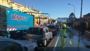 Algesa responde a las demandas de los vecinos de San García por la suciedad de varias aceras