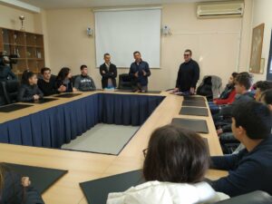 Rodríguez Ros se reúne con los jóvenes del IESS El Getares