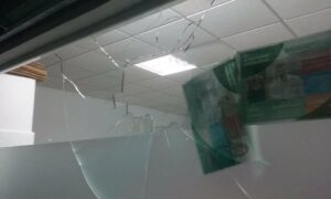 Atacan la sede de Podemos La Línea y hieren a dos militantes mientras celebraban una asamblea