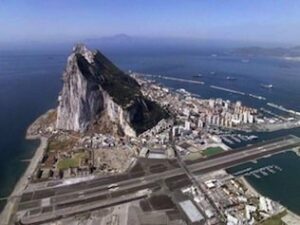 España no descarta acciones legales para frenar viviendas en terreno ganado al mar en Gibraltar