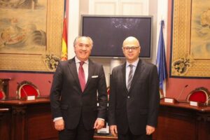 Landaluce recibe en el Senado a Cihad Erginay, nuevo embajador de Turquía en España