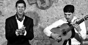 Perico El Pañero recibe el trofeo de la peña El Taranto a la mejor actuación de 2018