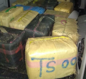 La Guardia Civil interviene 637 kilos de hachís en un vehículo que se dio a la fuga en Tarifa