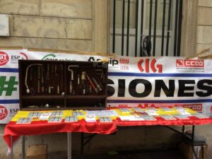 Funcionarios de prisiones muestran su trabajo y hacen públicas sus reivindicaciones