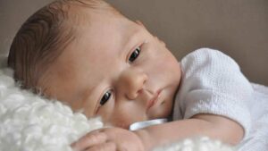 Una vecina de Tarifa destapa una trama de estafas en la venta de muñecos 'Reborn'