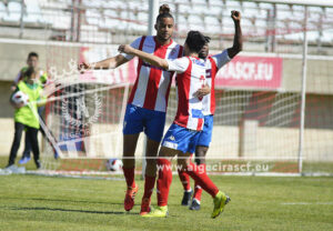 El Estrecho tiene un duelo este domingo