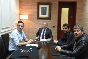 La Asociación "Tu abandono me puede matar" ha visitado hoy el ayuntamiento