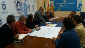 Reunión de vecinos para la regularización de la urbanización Las lomas del Cobre"